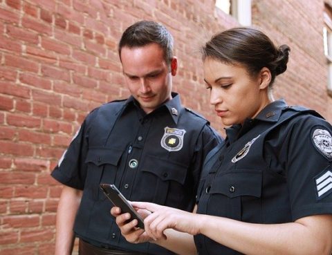 officers reading miranda warnings